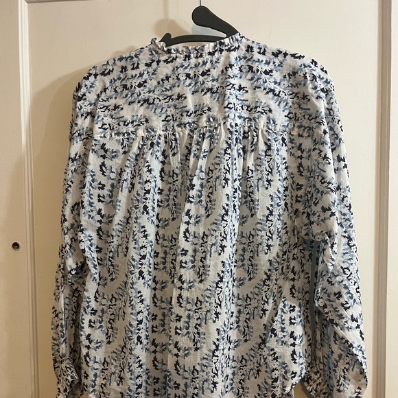LOFT blue and white floral woven blouse with button front and ruffled collar EUC - Picture 2 of 5